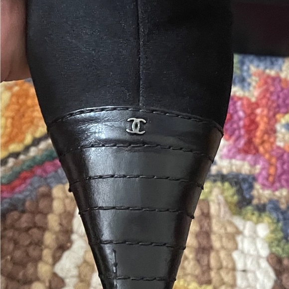 🔥Sale 🔥 Chanel Black Leather/Suede CC Pointed Toe Ankle Booties - Picture 9 of 11
